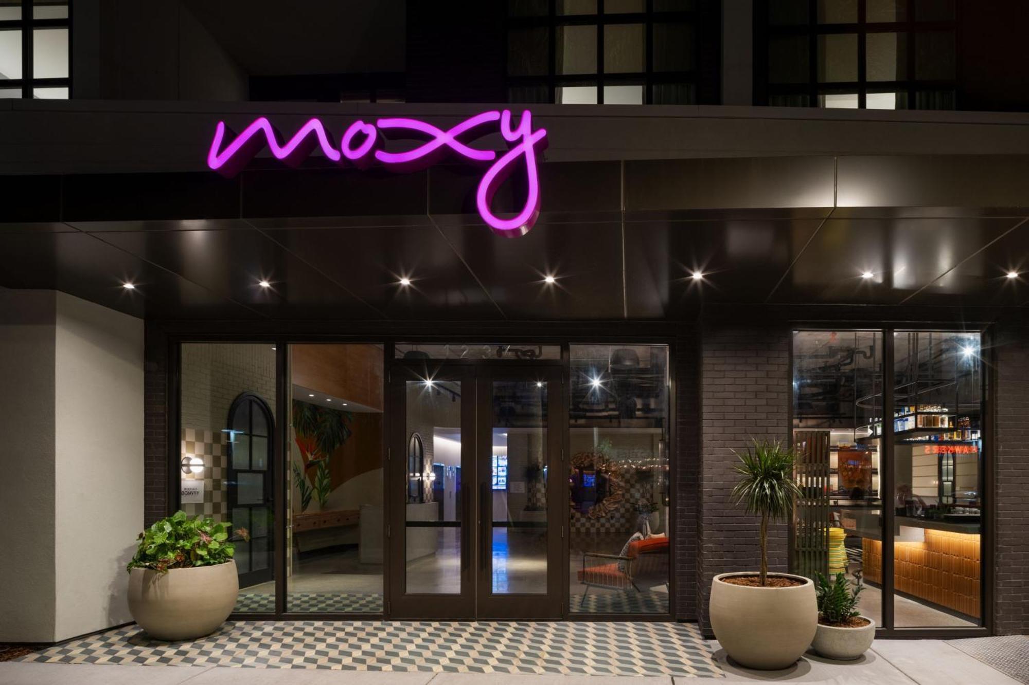 Moxy St. Petersburg Downtown Hotel Exterior foto